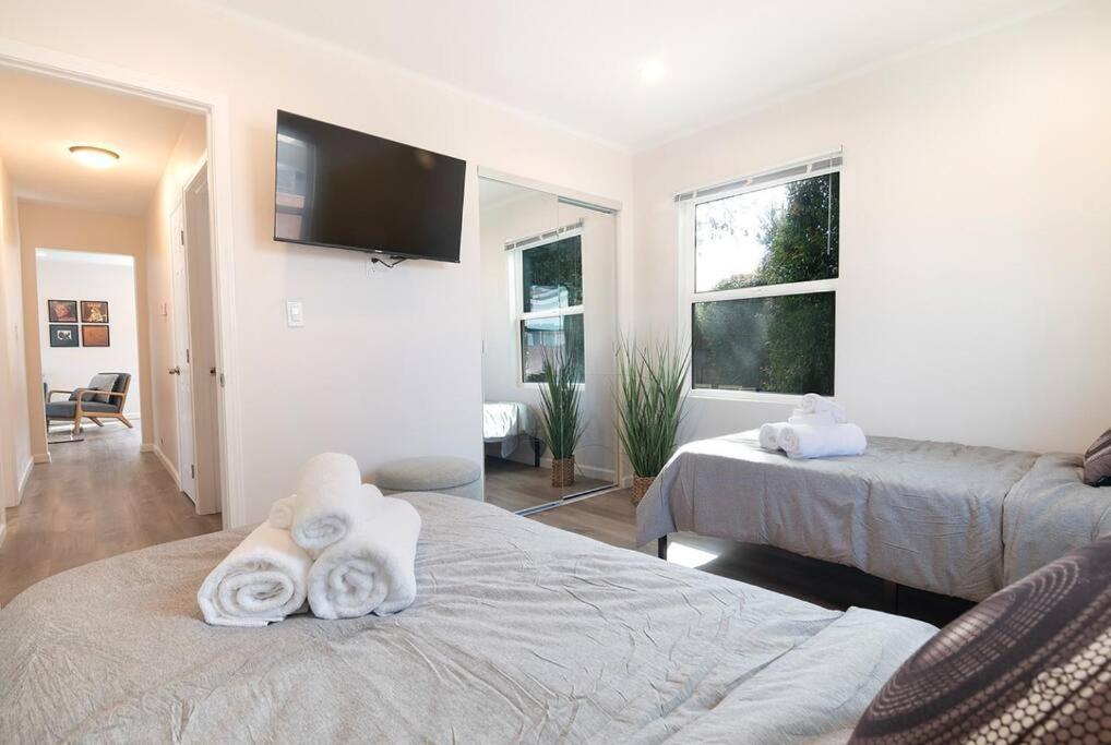 Beautiful 3 Bed 1 Bath Designer Home + Hot Tub Los Angeles Exterior foto
